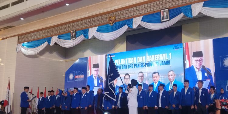 Zulhas Lantik Pengurus DPW dan 11 DPD PAN se-Provinsi Jambi, Kader Harus Loyal dan Komitmen Berjuang